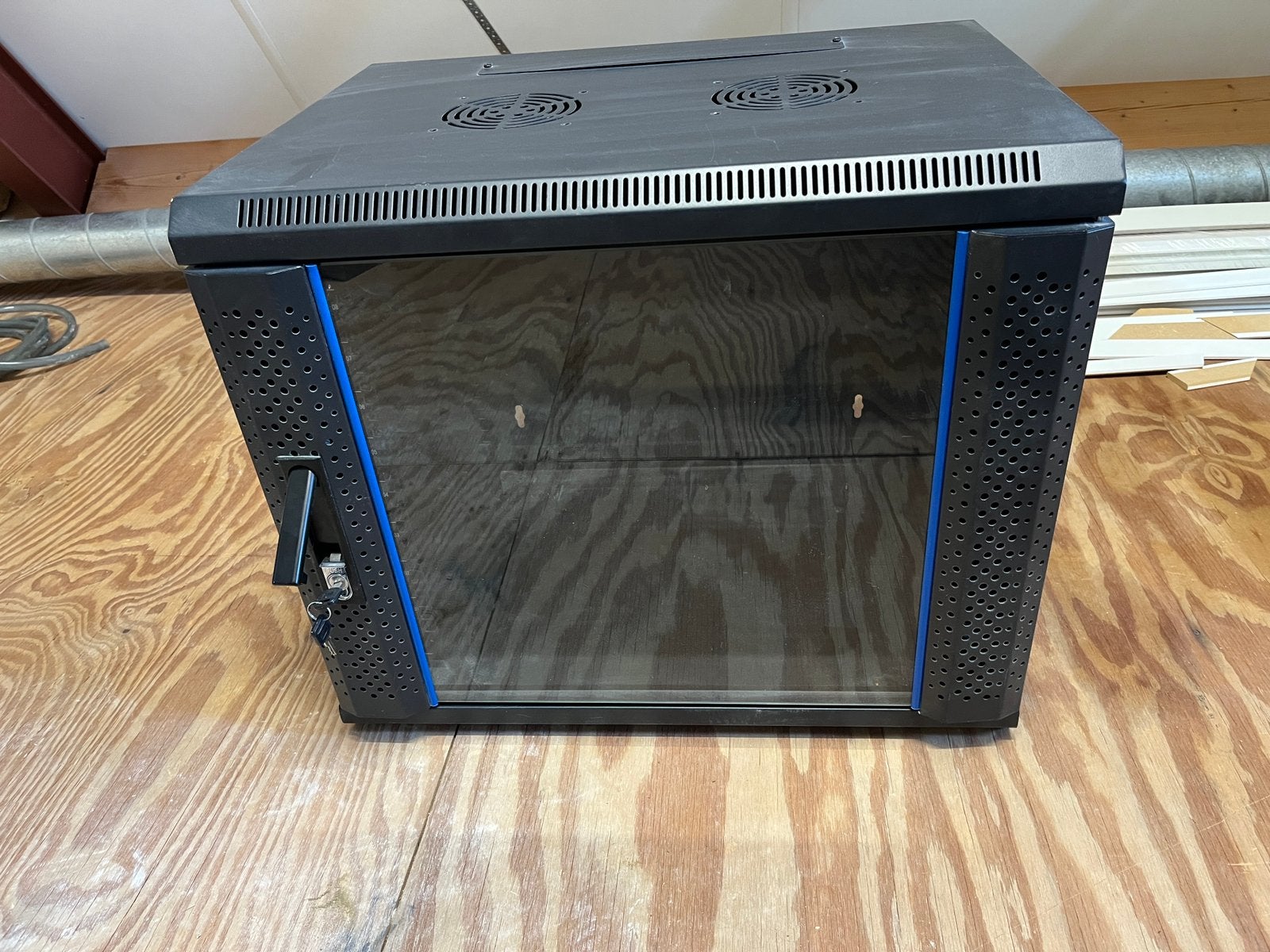 DS6409 19 inch 9U Wandkast/Serverkast, Ophalen, Gebruikt, Glas, Geperforeerd