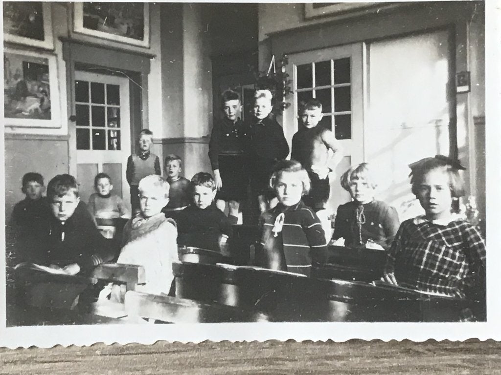 Oude schoolfoto's uit 1940 - Zeldzame historische beelden, Ophalen of Verzenden, 1940 tot 1960, Gelopen, Zuid-Holland