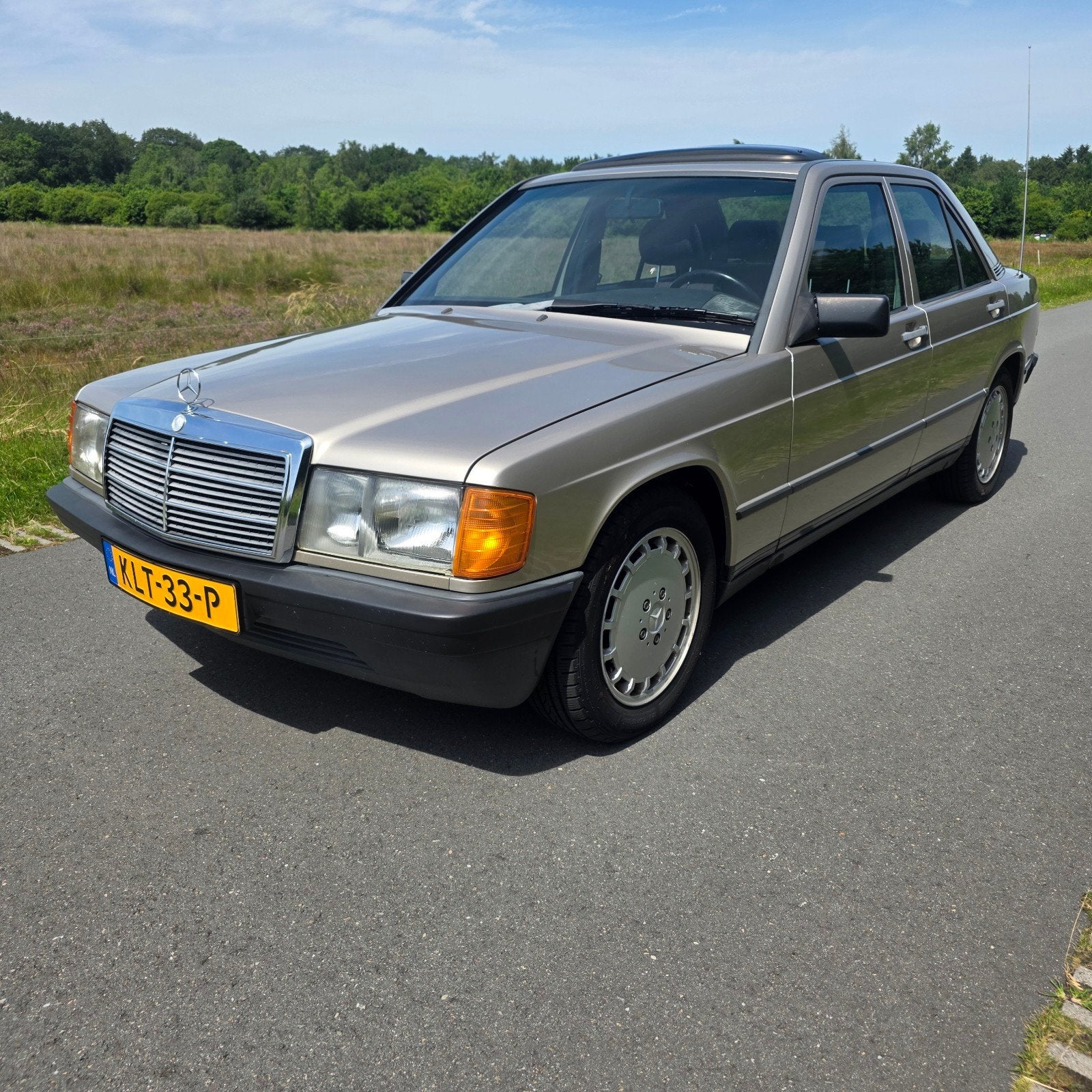 Mercedes w201 190D 2.5 diesel top staat automaat 1987, Auto's, Mercedes-Benz, Zwart, Diesel, Zilver of Grijs, 90 pk