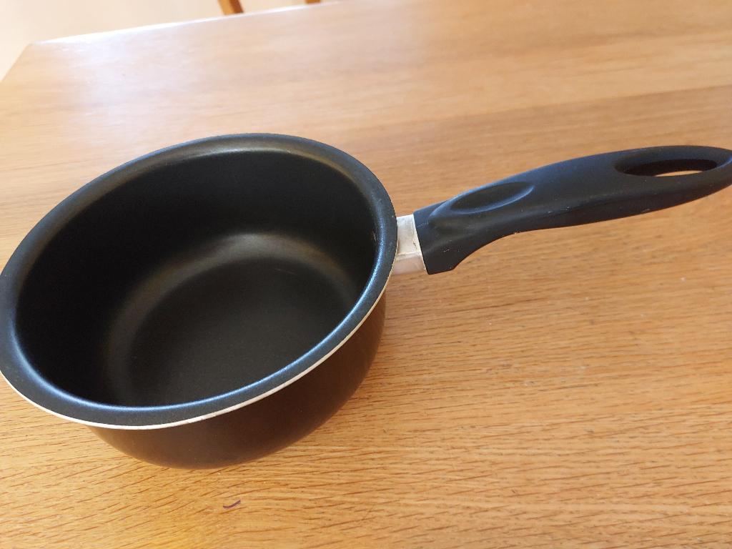 steelpan diameter 18 cm. bovenkant, Huis en Inrichting, Keuken | Potten en Pannen, Ophalen of Verzenden, Overige materialen, Overige typen