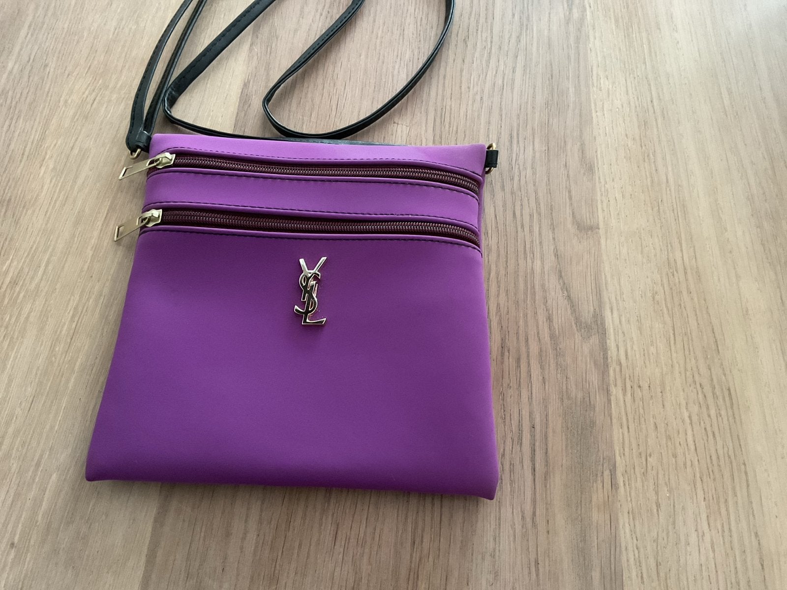 Paars schoudertasje met YSL-logo, Ophalen of Verzenden, Zo goed als nieuw, Paars, Schoudertasje