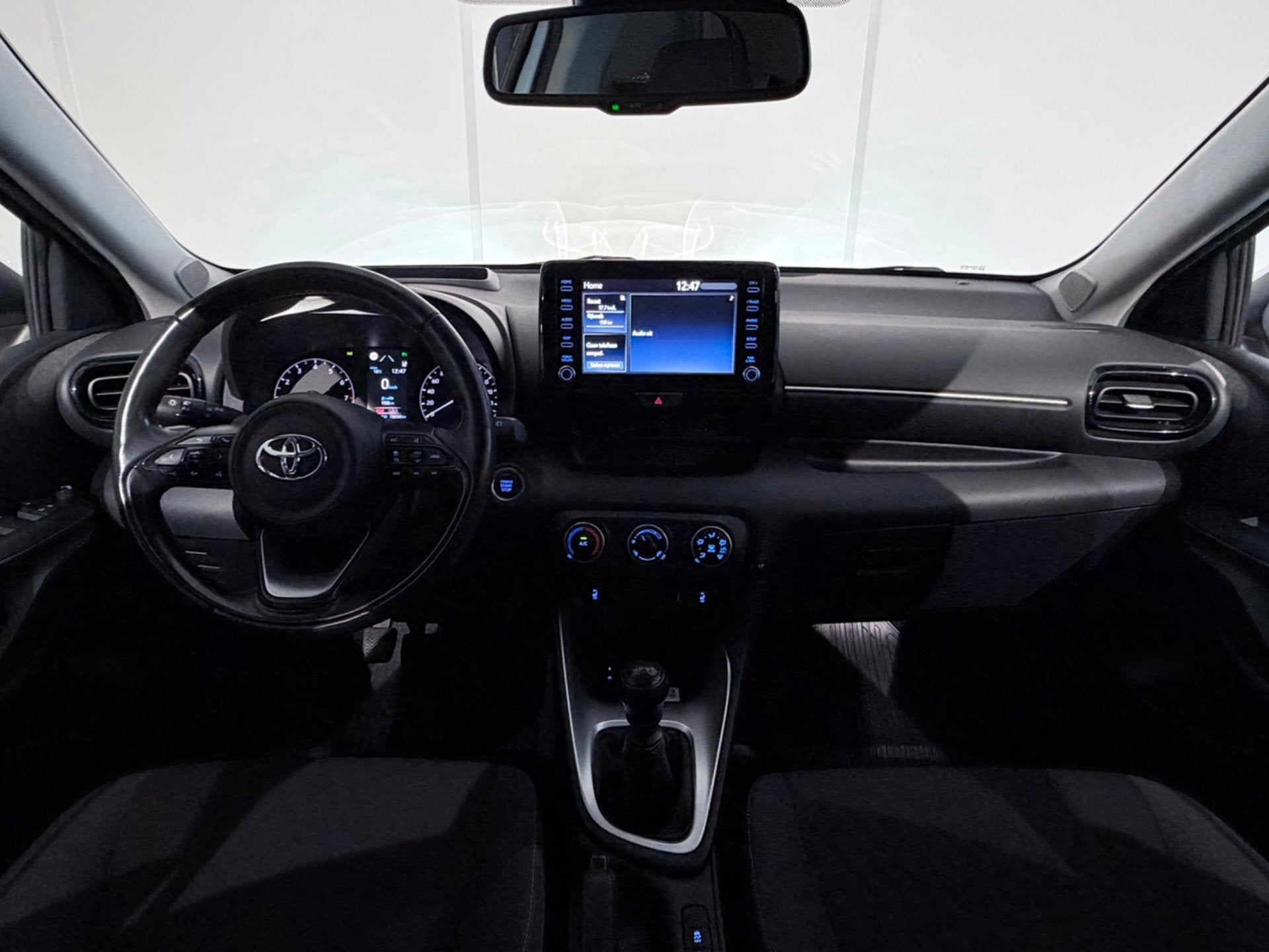Toyota Yaris 1.5 VVT-i Active /Clima/Cruise/Keyless/CarPlay/, Auto's, Voorwielaandrijving, Gebruikt, Euro 6, Wit