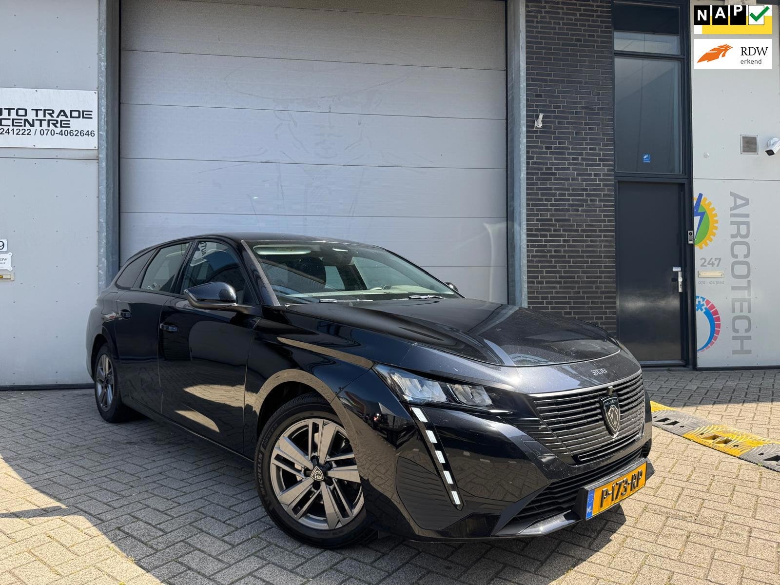 Peugeot 308 SW 1.2 PureTech Active Pack Business [Carplay |, Stof, Gebruikt, 1199 cc, Zwart