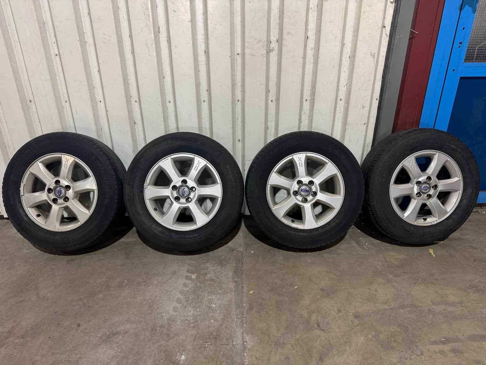 Velgen met banden voor Volvo XC70 (2x 3mm, 2x 5mm profiel), Auto-onderdelen, Ophalen, 16 inch, Banden en Velgen, Terreinwagen