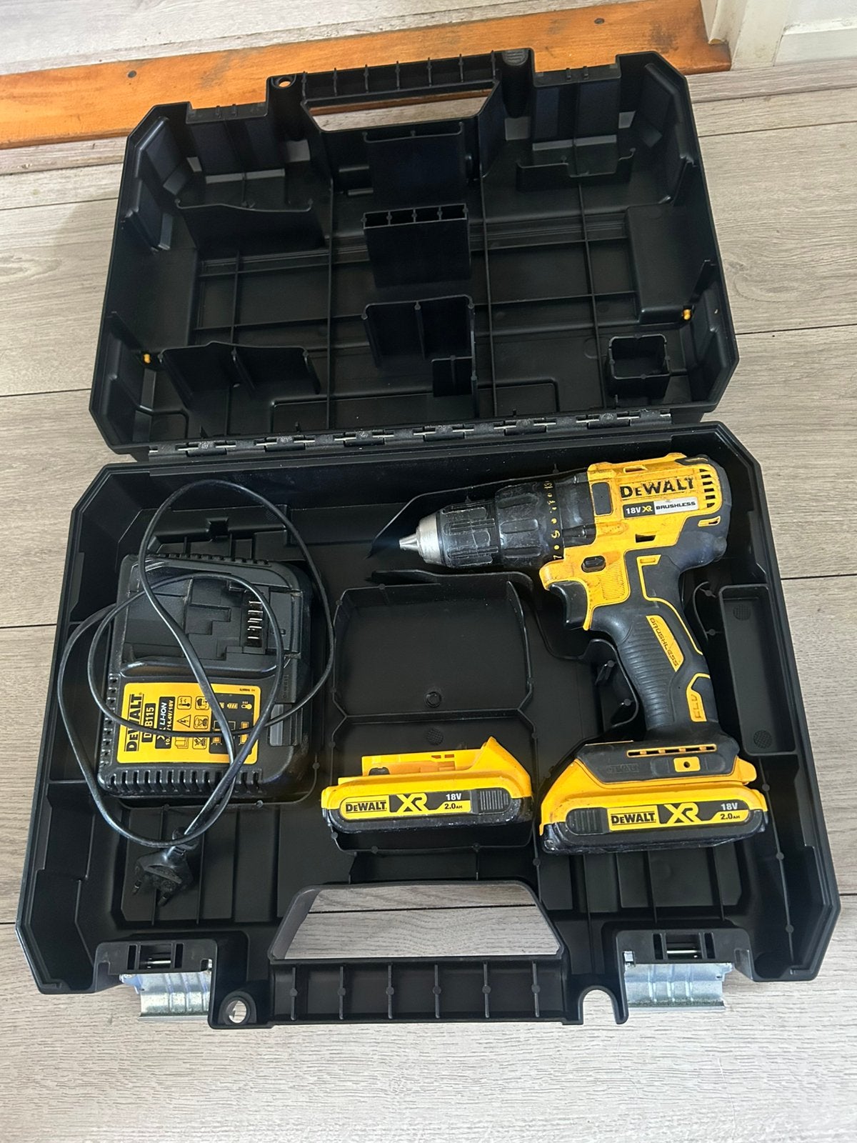 Dewalt DCD777 Accu Boormachine 2 accu’s 18V, Ophalen of Verzenden, Zo goed als nieuw, Boormachine