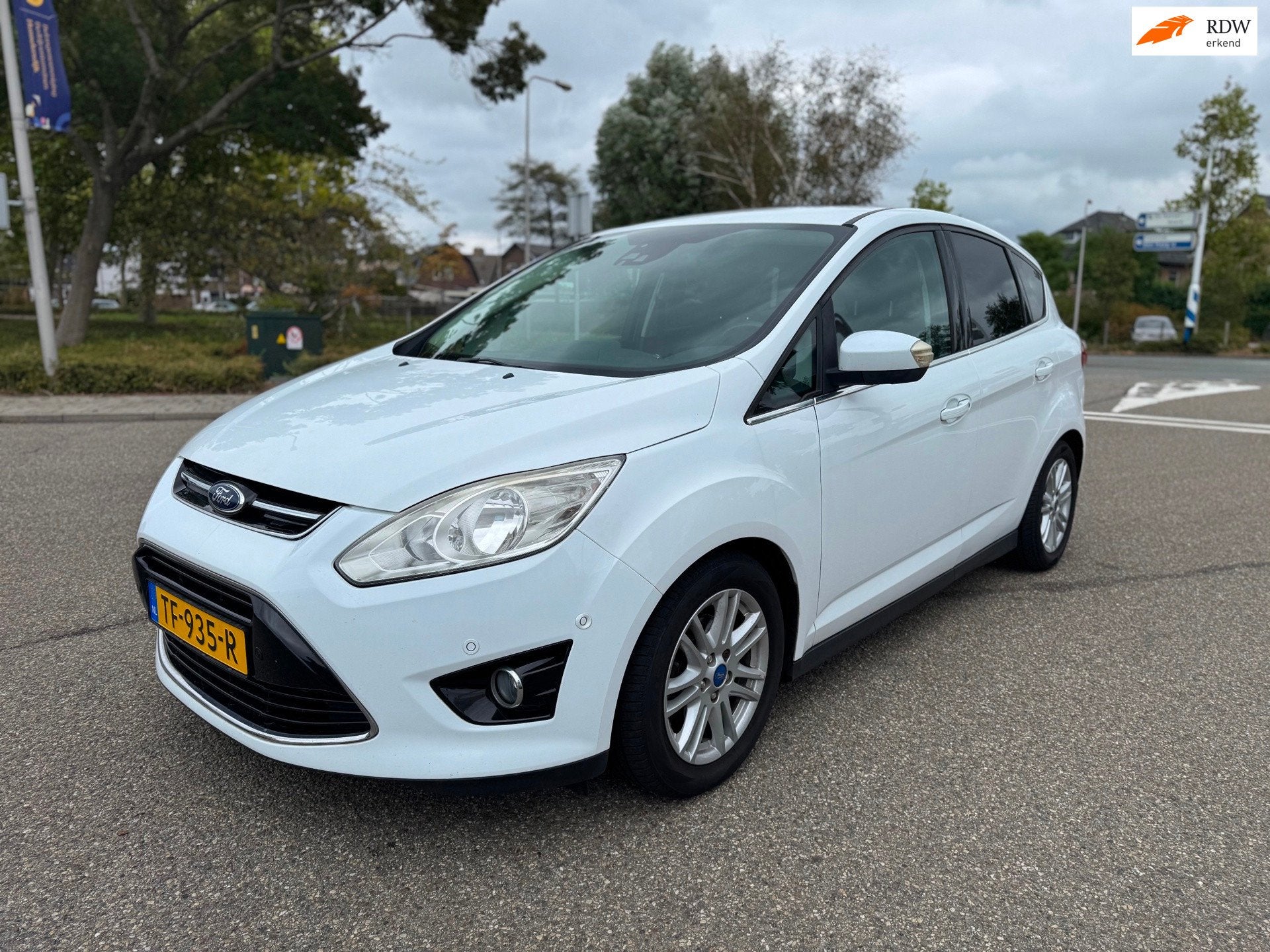 Ford C-Max 1.0 Titanium / distributie.riem.verv / airco / cr, Auto's, Voorwielaandrijving, 125 pk, Gebruikt, Wit