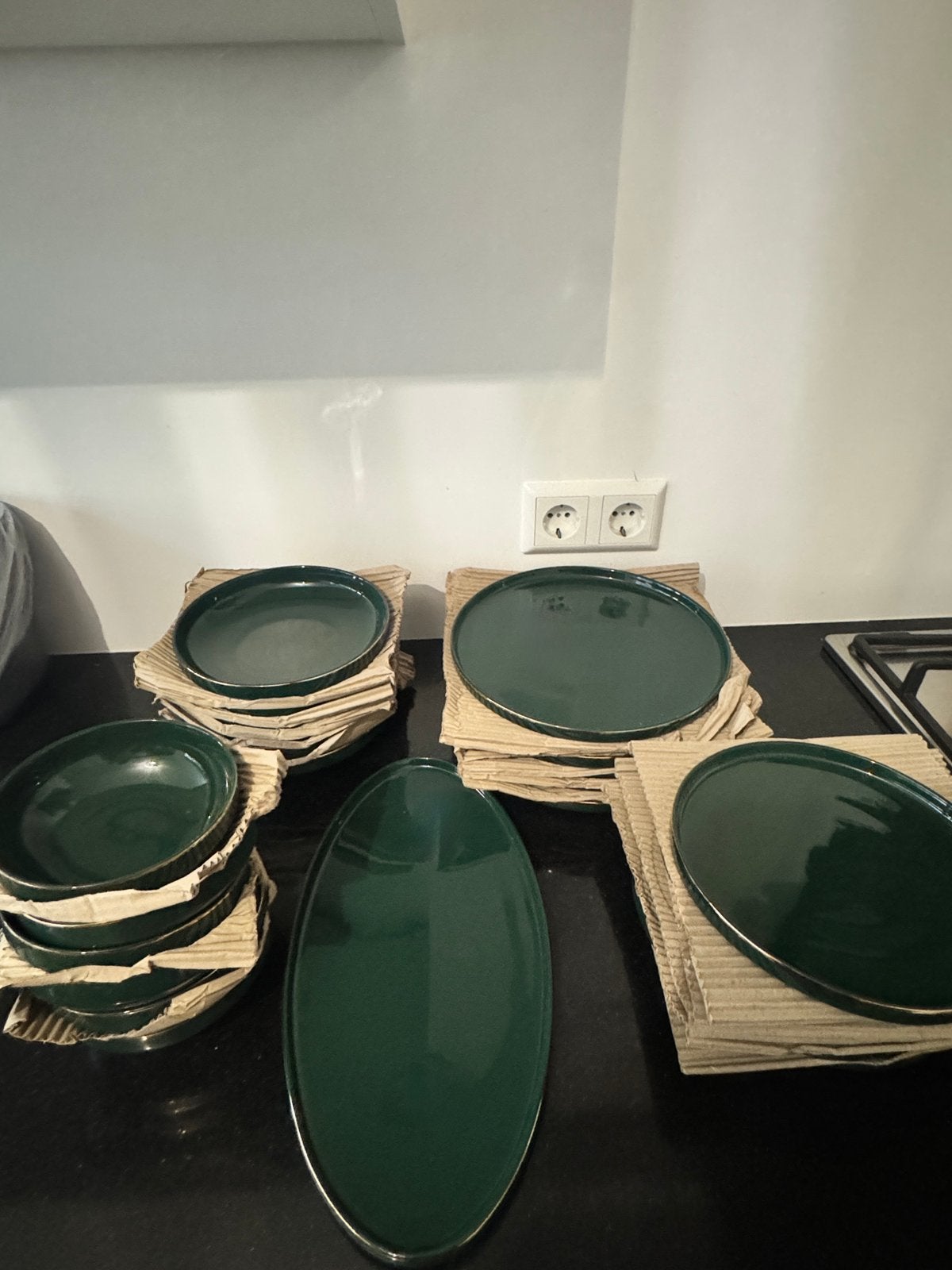 Special edition, groen met gouden rand. set 25 delig 6 pers, Nieuw, Ophalen of Verzenden, Bord(en), Overige stijlen