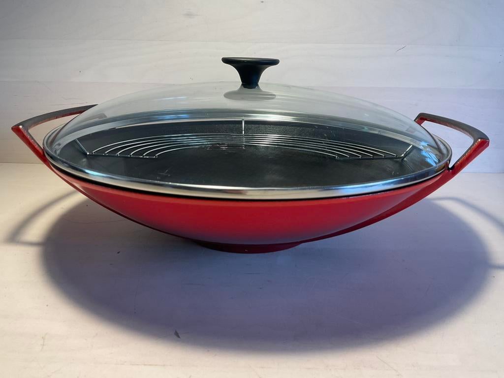 Le Creuset gietijzeren wokpan 36 cm met gazen deksel, Huis en Inrichting, Keuken | Potten en Pannen, Ophalen of Verzenden, Zo goed als nieuw