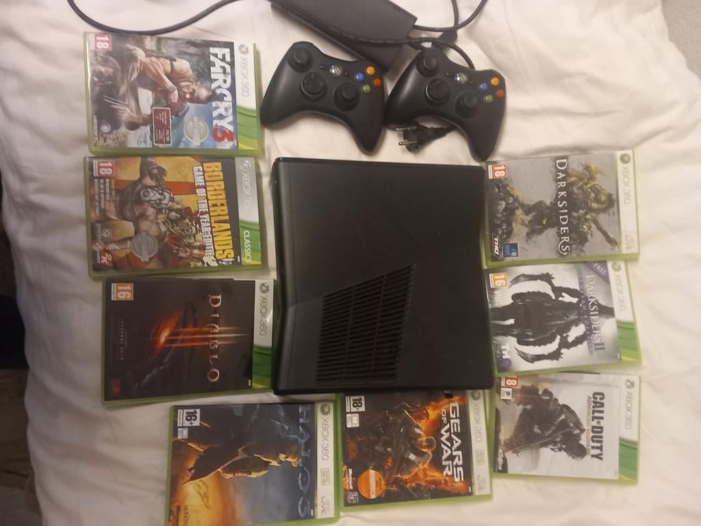 Zwarte xbox 360 met games, Spelcomputers en Games, Spelcomputers | Xbox 360, Met games, Met 2 controllers, Ophalen of Verzenden