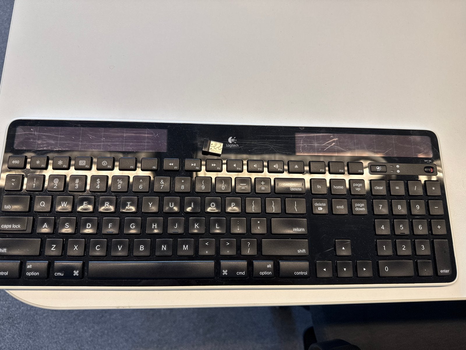 Logitech K750 Mac draadloos toetsenbord op zonne-energie, Computers en Software, Gebruikt, Draadloze ontvanger, Ophalen of Verzenden