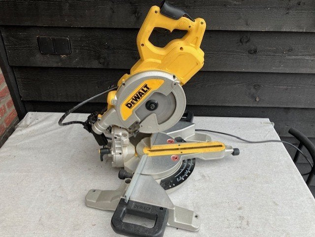 afkortzaag dewalt dw 777 qs, Ophalen, 1200 watt of meer, Afkortzaag, 70 mm of meer
