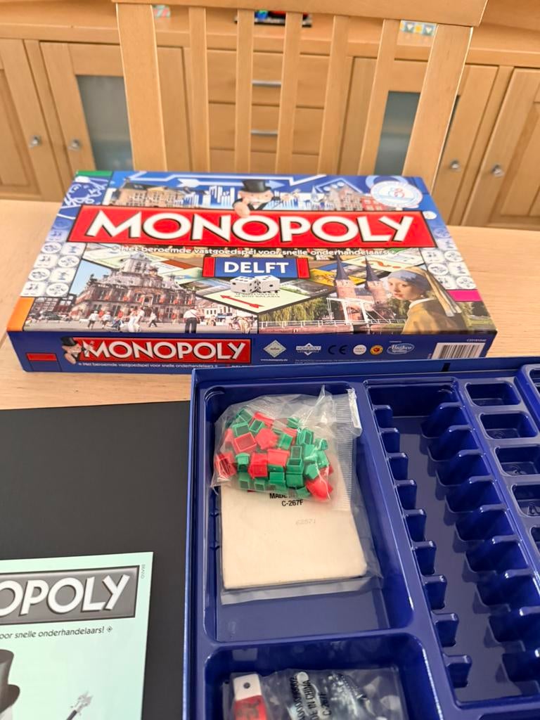 Monopoly delft inhoud nieuw in de verpakking, Hobby en Vrije tijd, Gezelschapsspellen | Bordspellen, Ophalen of Verzenden, Zo goed als nieuw