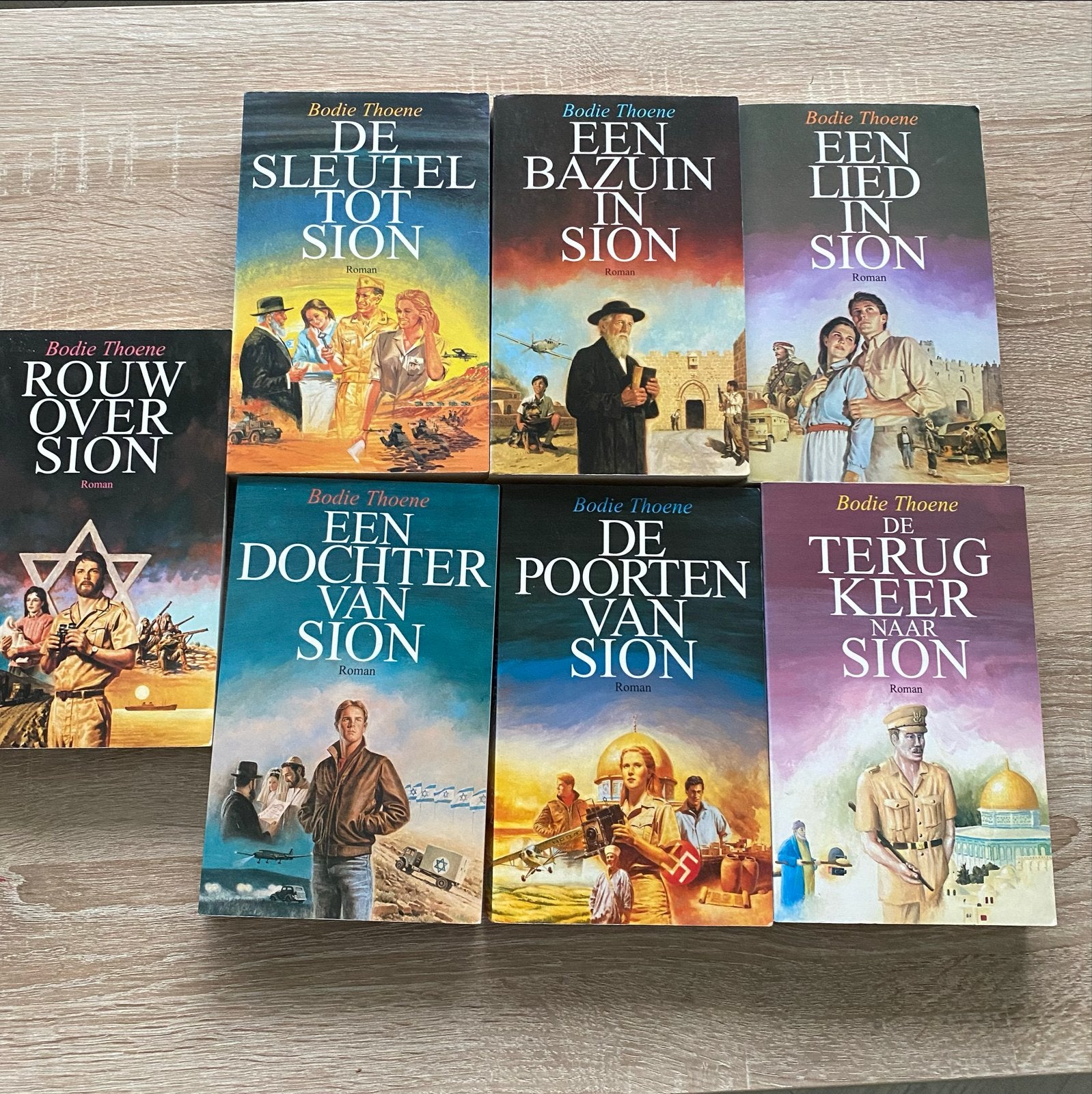 Bodie Thoene Sion Serie - Complete Set van 7 Boeken, Ophalen of Verzenden, Gelezen, Nederland