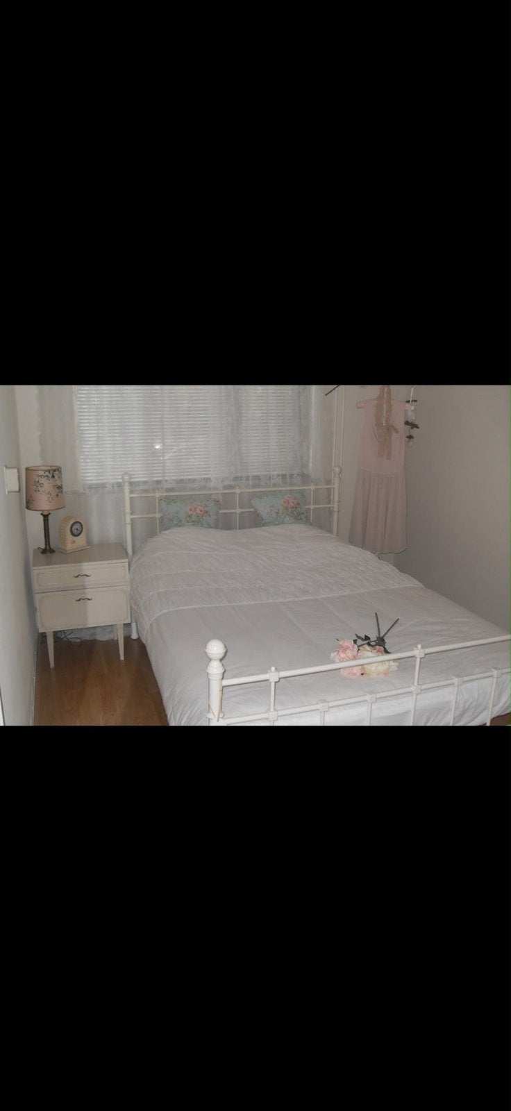 Bed met metalen frame en lattenbodem (incl. matras), Ophalen, Gebruikt, Wit, Tweepersoons