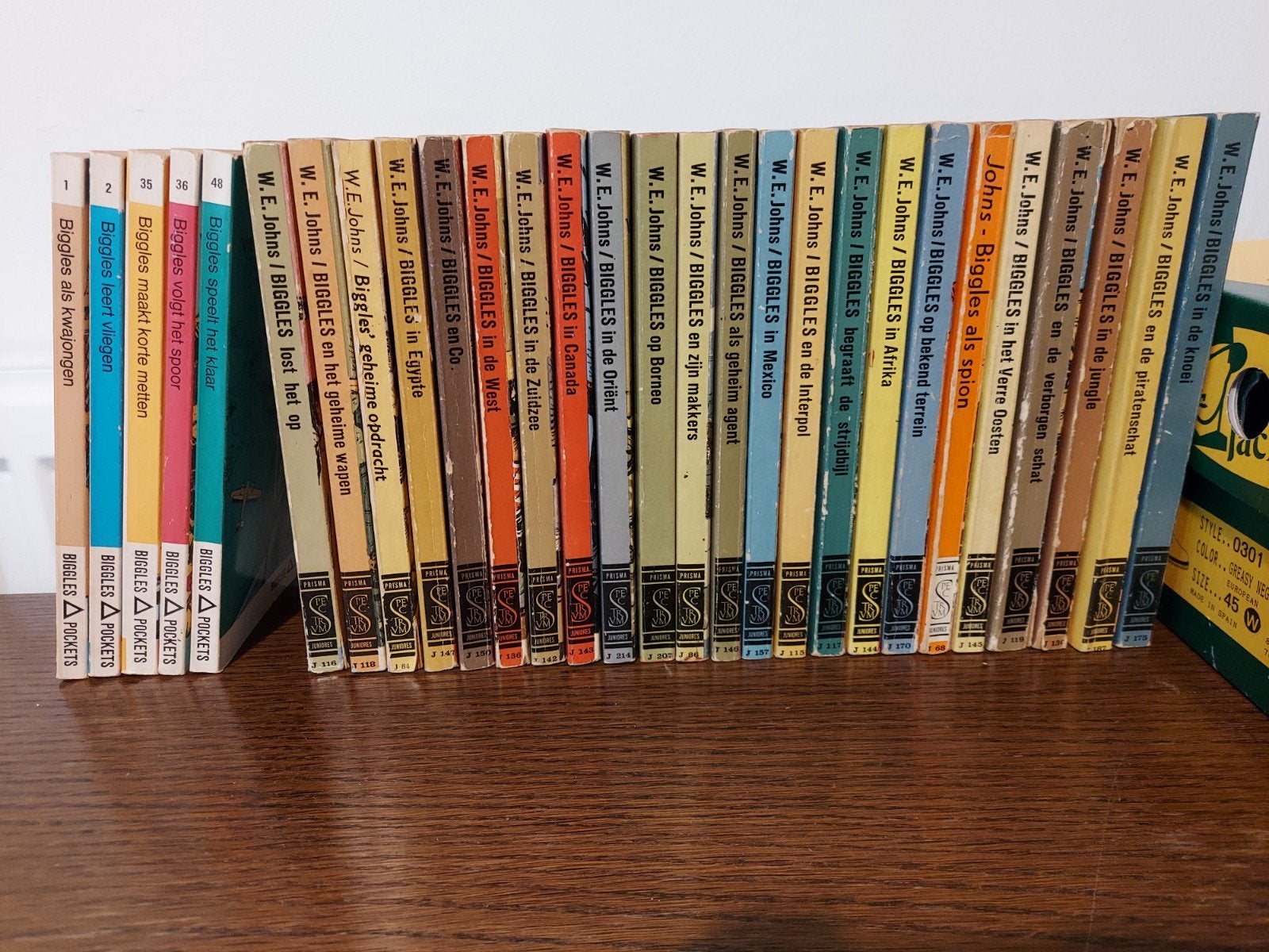 Biggles boekjes, verzameling van 28 verschillende, Prisma., Ophalen of Verzenden, Gelezen, W.E. Johns