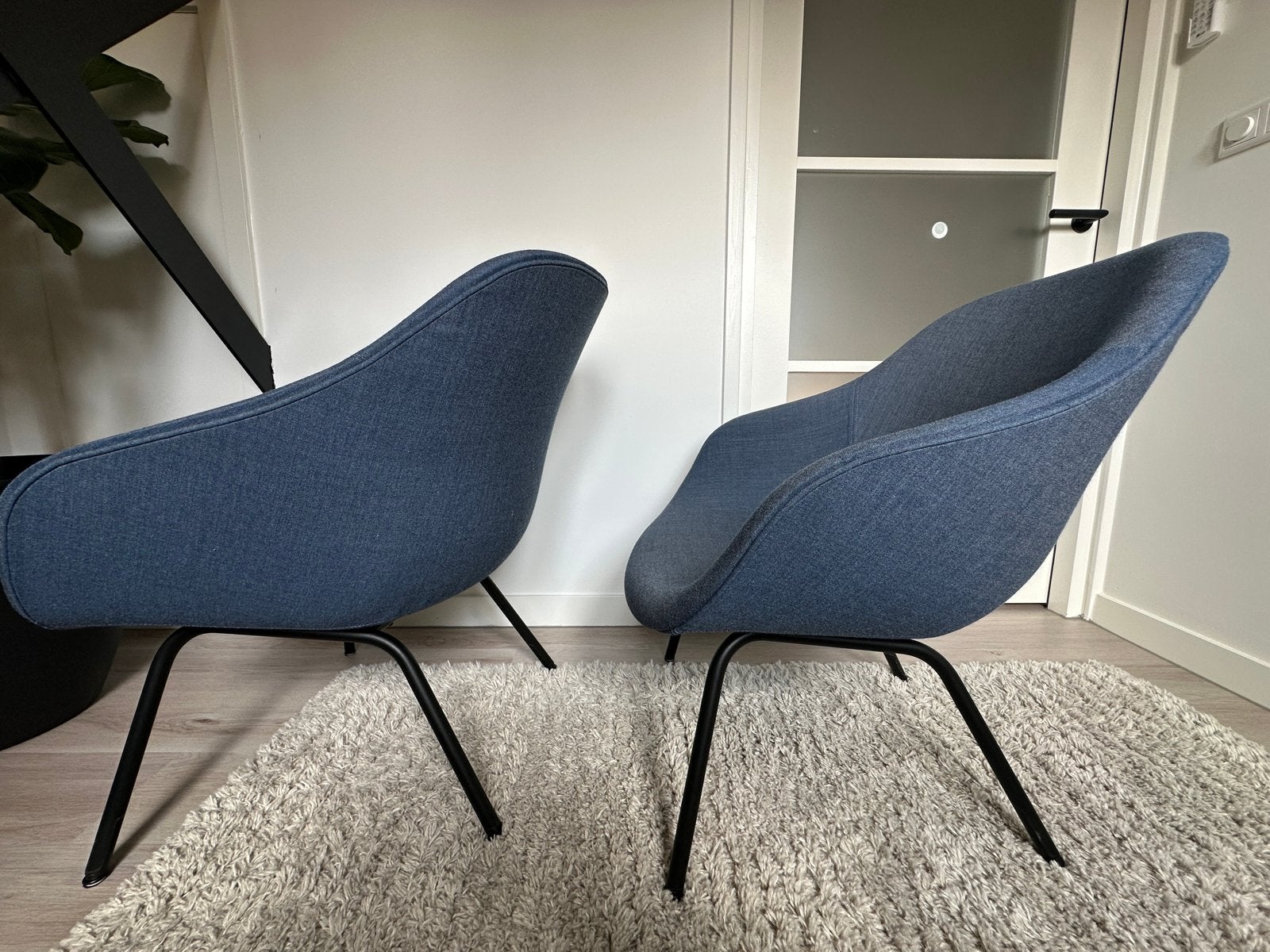 HAY AAL87 About A Lounge Chair - Blauw, Huis en Inrichting, Stoelen, Twee, Blauw, Ophalen of Verzenden, Zo goed als nieuw