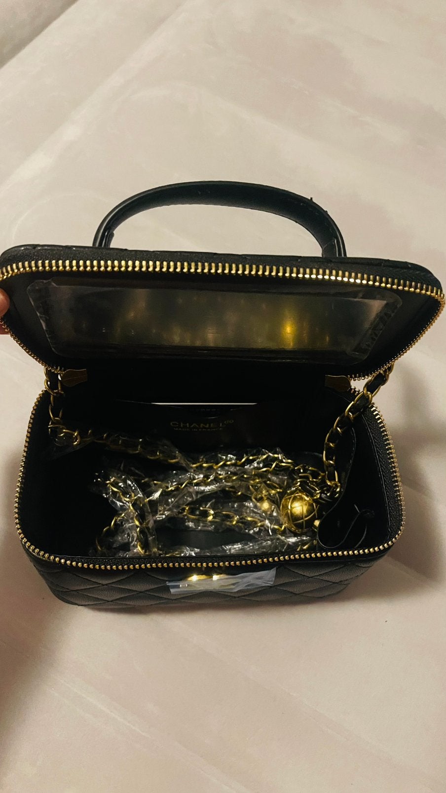 "Classic black vanity bag with gold hardware genuine leather, Ophalen of Verzenden, Nieuw, Zwart