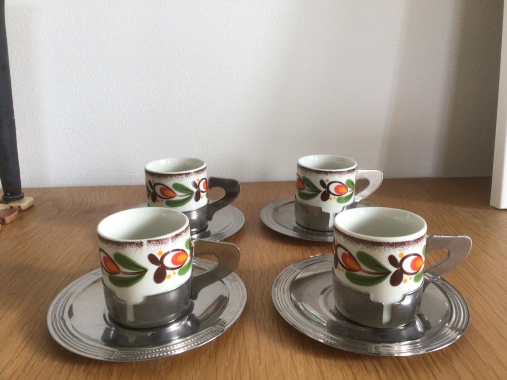 4 design vintage espresso kop en schotels 70 jaren, Huis en Inrichting, Keuken | Servies, Ophalen, Zo goed als nieuw, Overige stijlen