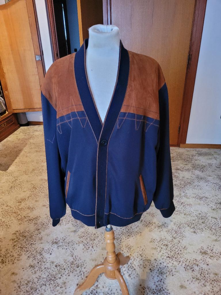 Pedro Bernat vest blauw met bruine suede 52, Maat 52/54 (L), Pedro Bernat, Blauw, Ophalen of Verzenden