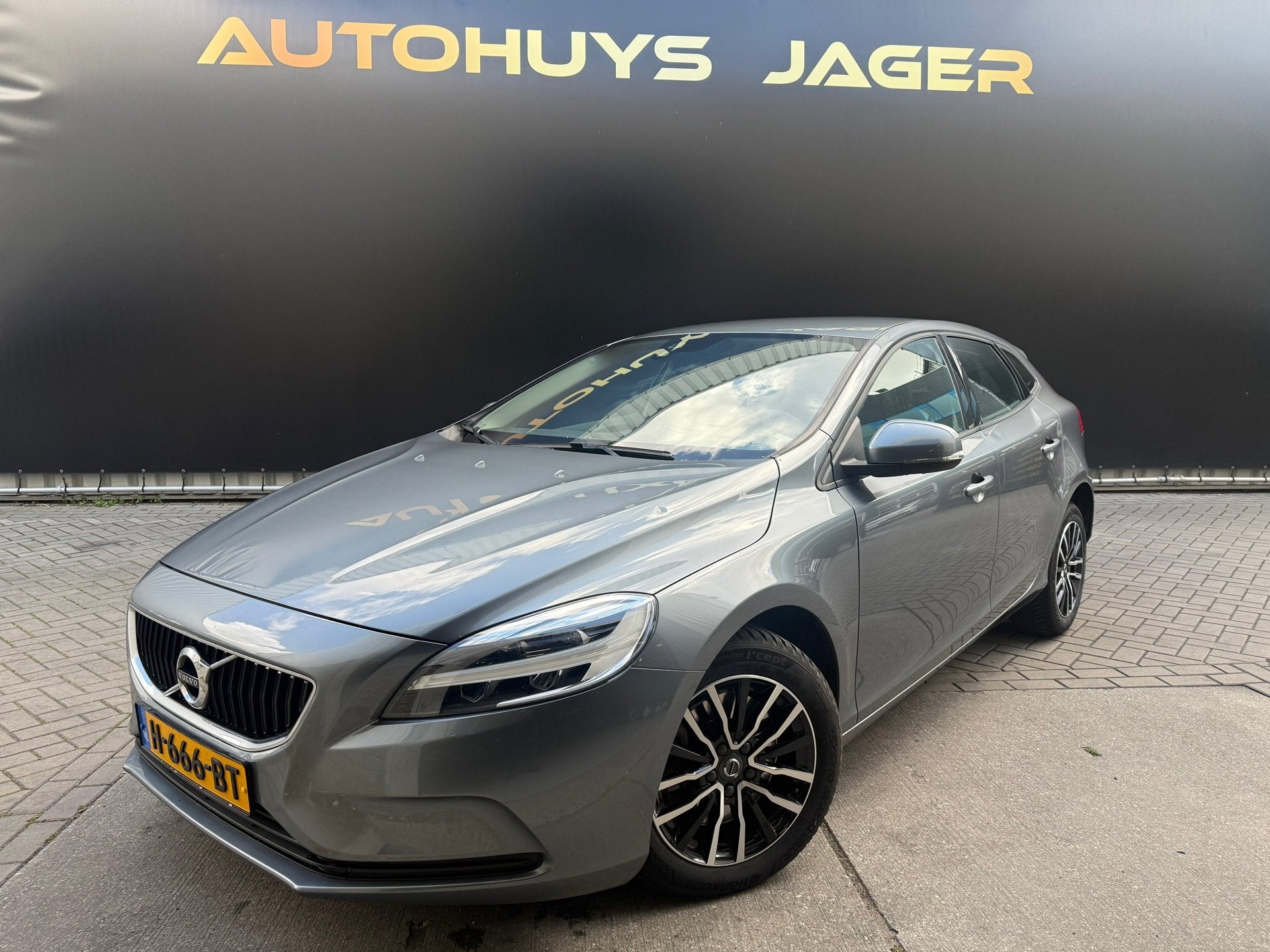 Volvo V40 1.5 T2 Polar+ Sport Automaat Sensoren, Stof, 700 kg, 122 pk, Origineel Nederlands
