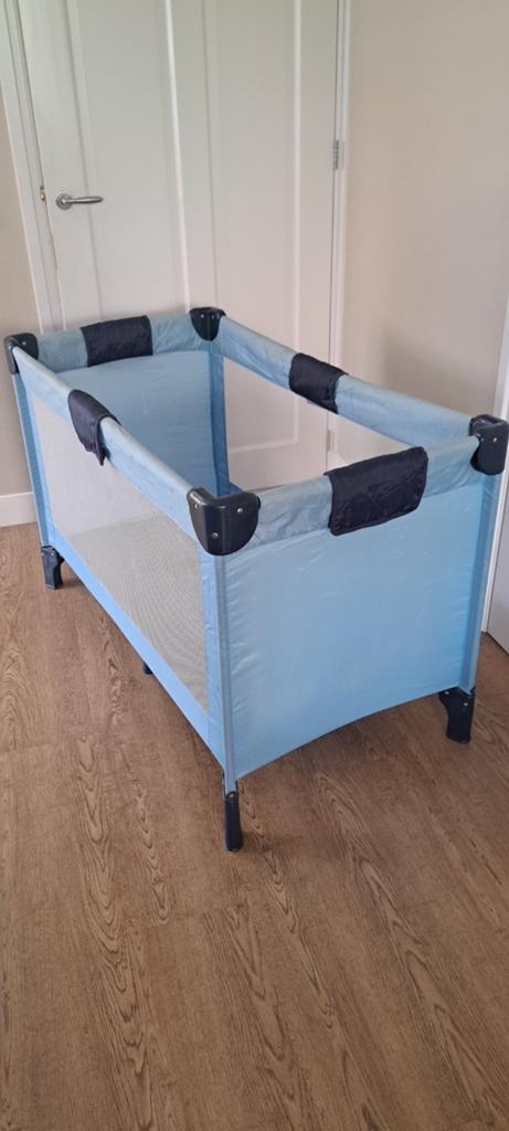 Blauw reisbedje (campingbedje), opvouwbaar en compleet, Ophalen, Gebruikt, Reisbedje