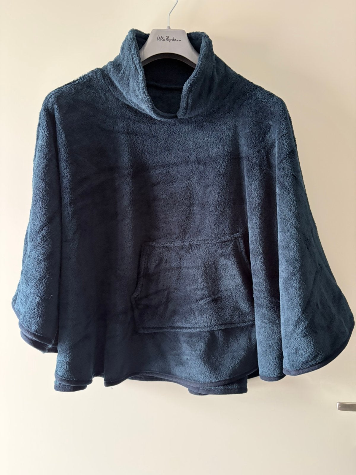 Nieuwe donkerblauwe fleece poncho, Ophalen of Verzenden, Nieuw, Blauw