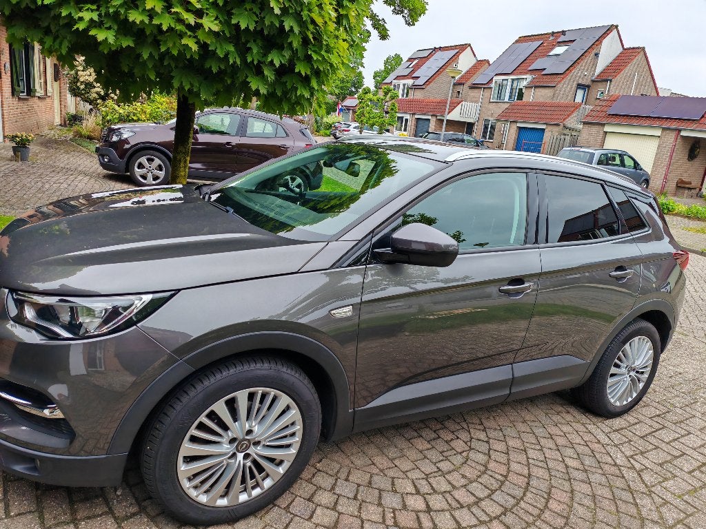 Foto 2 van Opel Grandland X 1.2 Turbo 130pk S&S 2018 Grijs