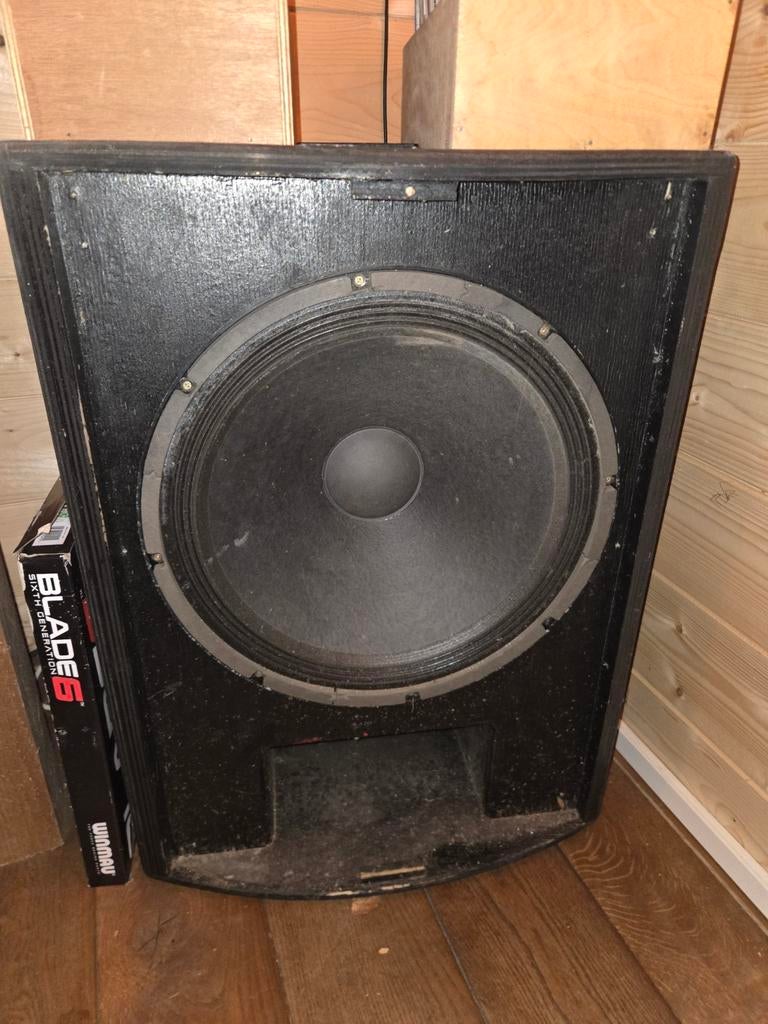 Dikke 18 inch subwoofer  Yorkville PS18, Ophalen, 120 watt of meer, Subwoofer, Overige merken