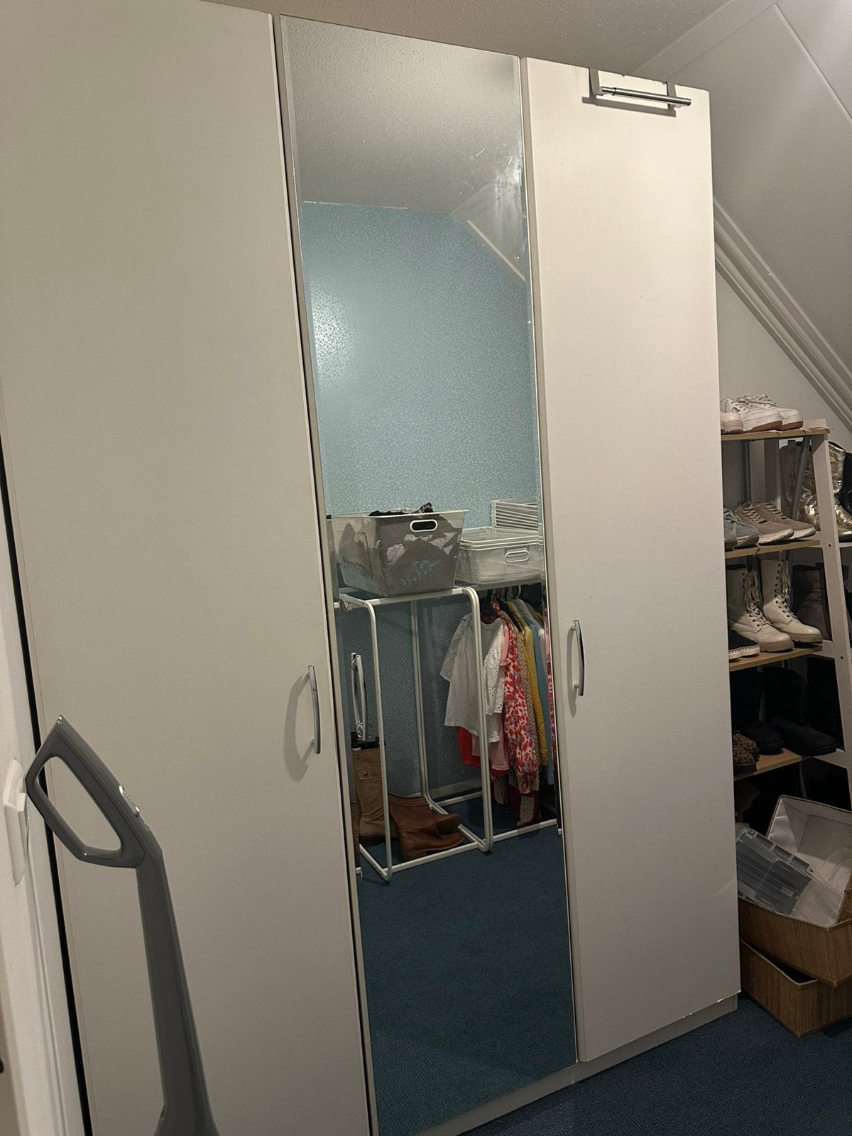 Gratis ruime kledingkast met deur spiegel, Ophalen, Zo goed als nieuw, 50 tot 75 cm, 200 cm of meer