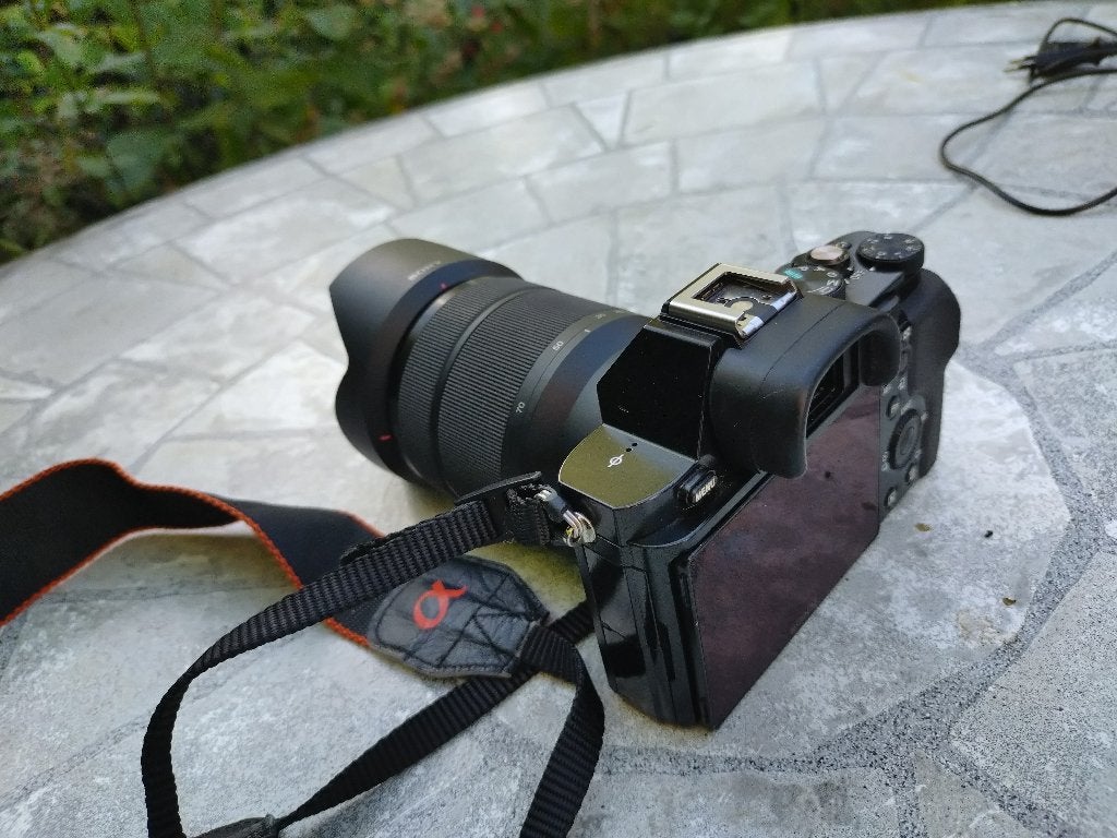 Foto 6 van Sony Alpha a7 full frame mirrorless camera met zoomlens
