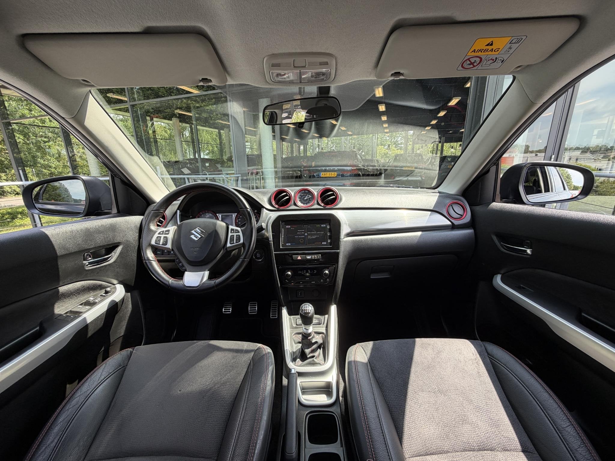 Suzuki Vitara 1.4 S | Trekhaak | Navigatie | Stoelverwarming, Voorwielaandrijving, Gebruikt, Euro 6, 4 cilinders