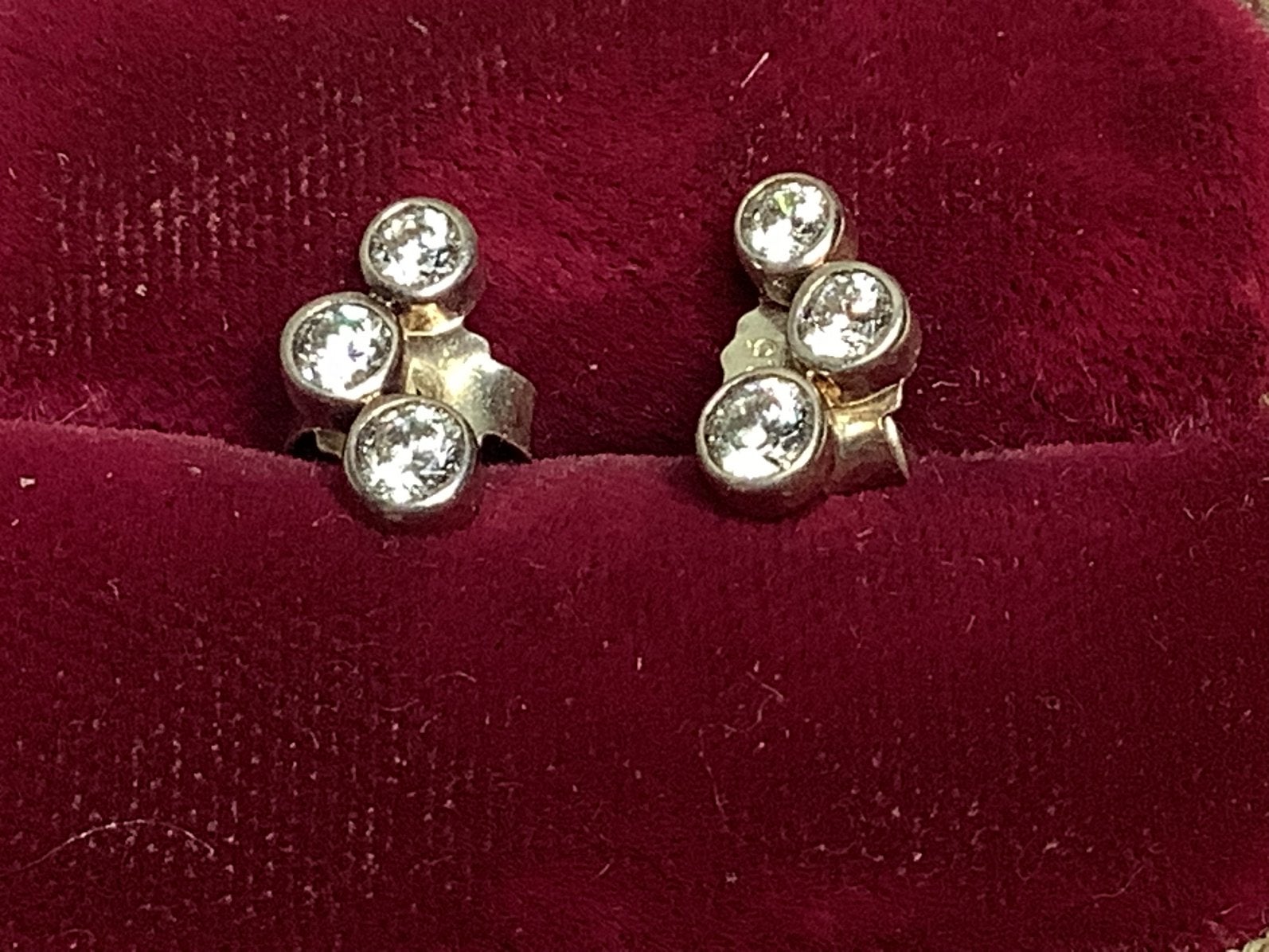 PRACHTIGE 925 ZILVER OORKNOPPEN MET WITTE EDELSTENEN, Verzenden, Zilver, Oorbellen