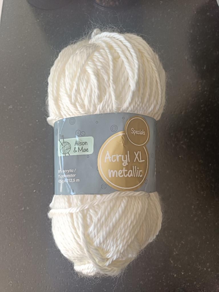 Bollen acryl wol XL met metallic glitter zwart en wit, Ophalen of Verzenden, Zo goed als nieuw, Breien of Haken, Wol of Garen