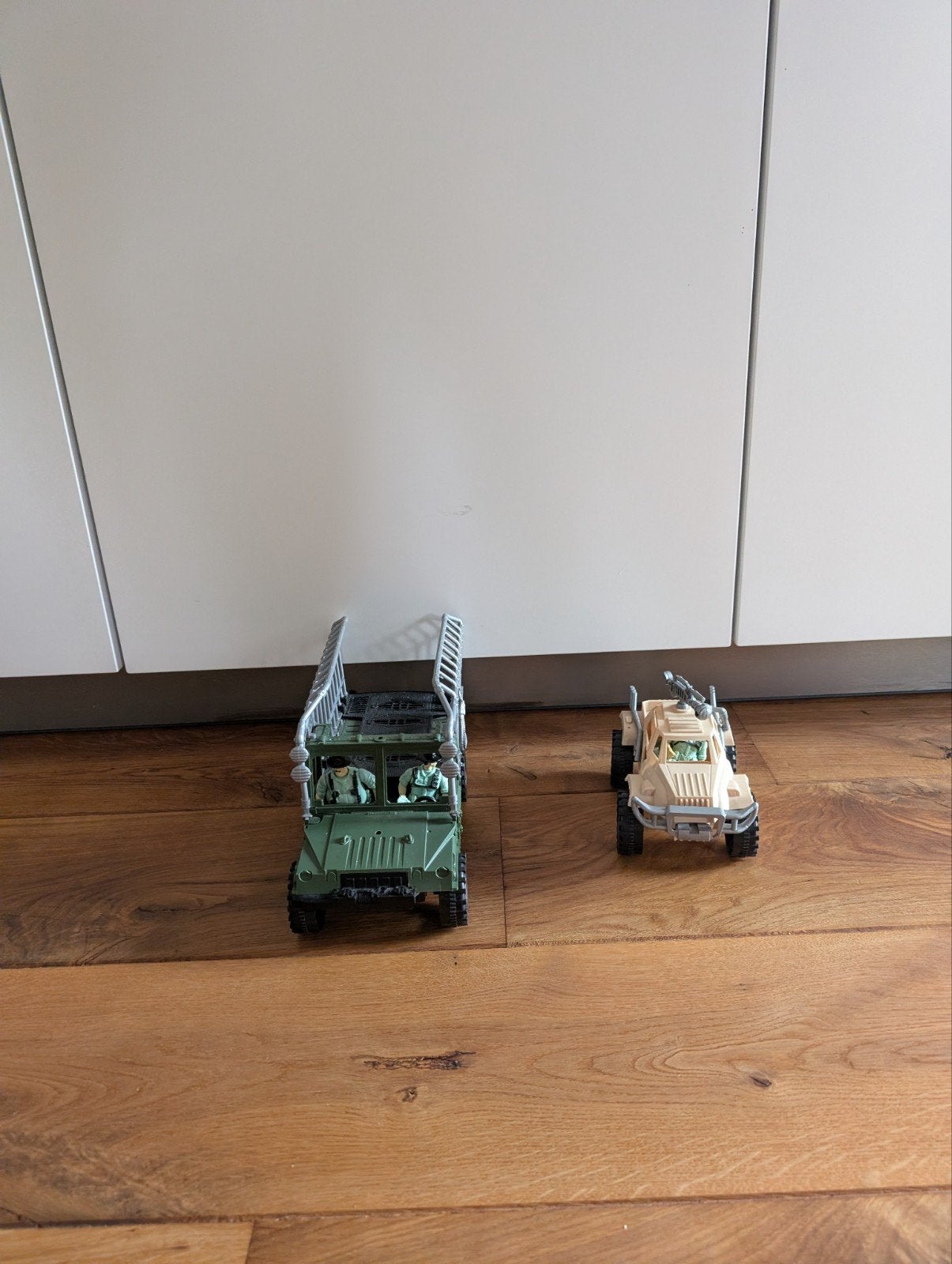 Speelgoed Legervoertuigen met Figuren, Ophalen, Gebruikt
