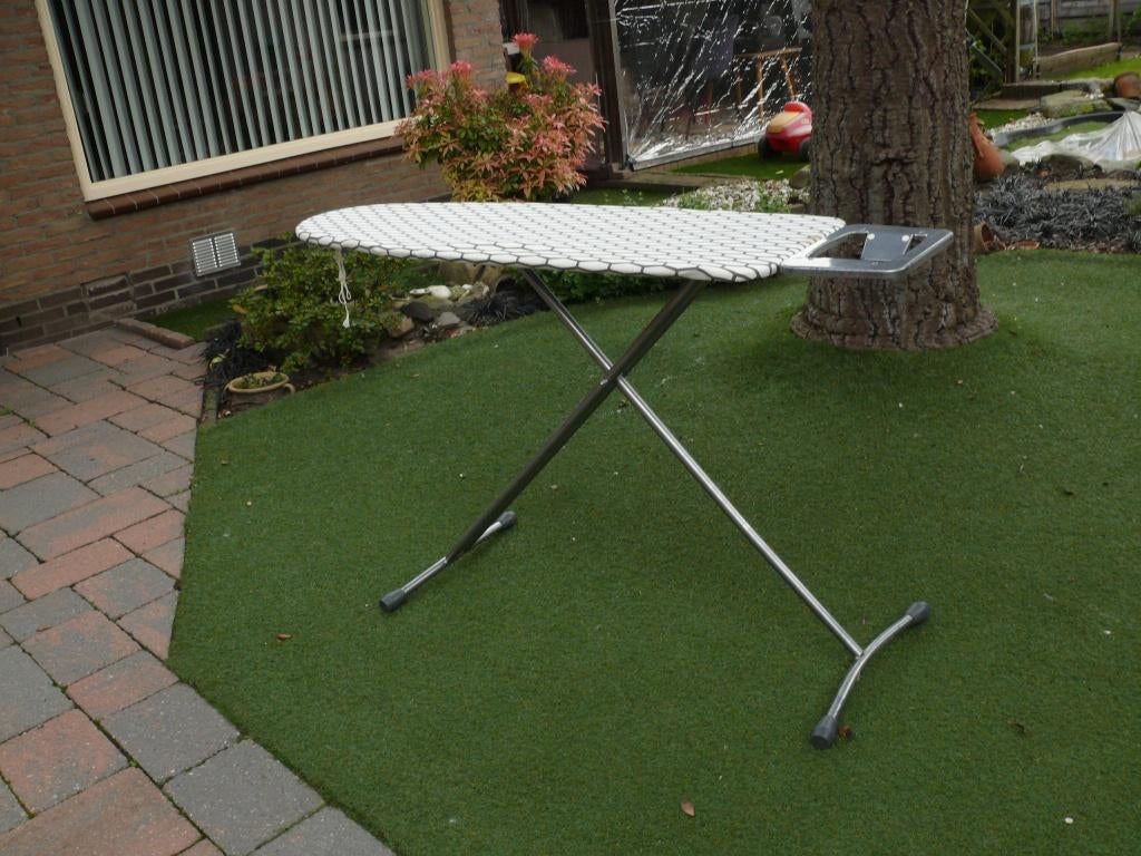 IKEA strijkplank als nieuw, Witgoed en Apparatuur, Strijkijzers en Strijkplanken, Ophalen of Verzenden, Zo goed als nieuw, Strijkijzer met snoer