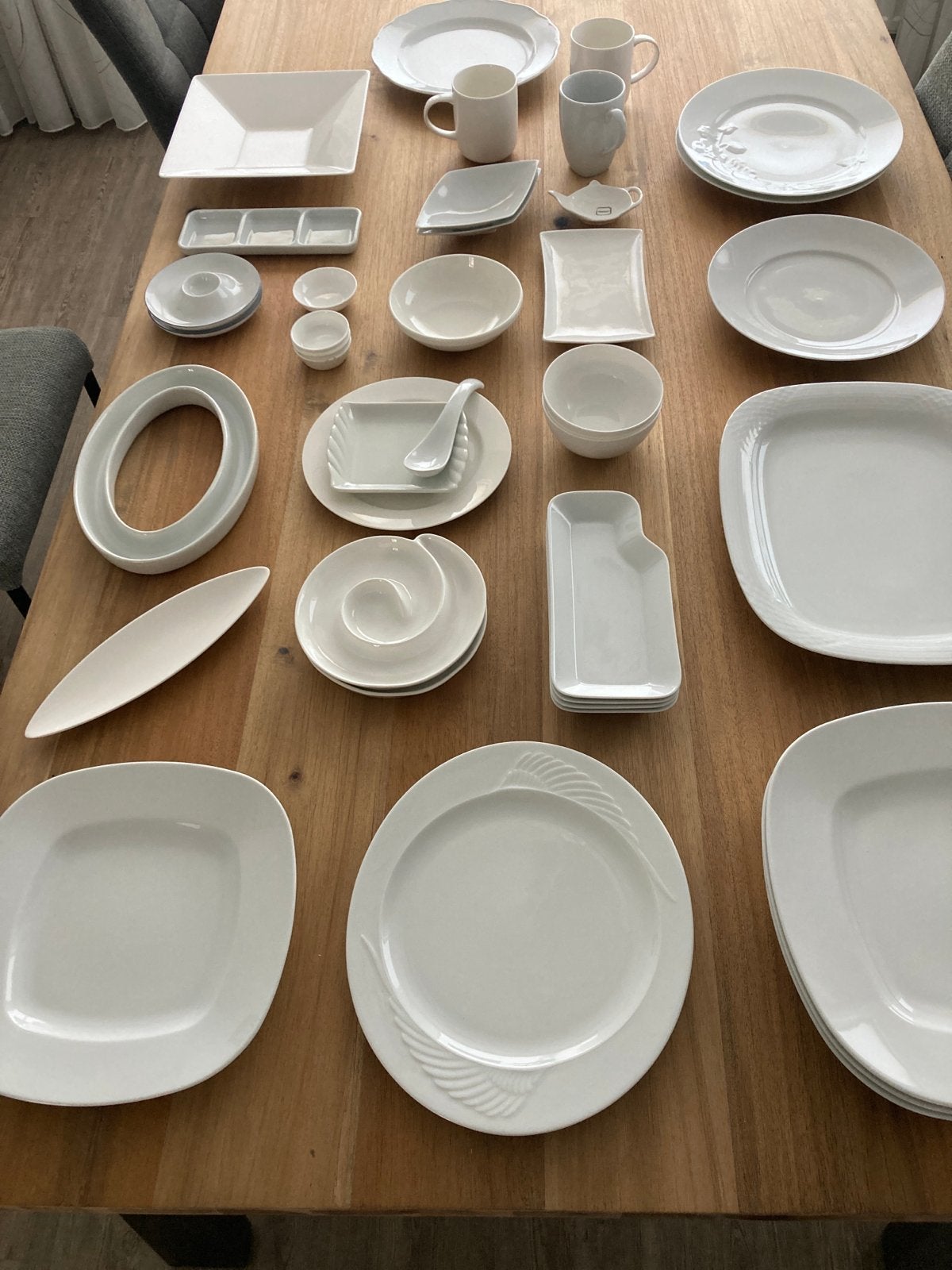 Uitgebreid wit servies - diverse borden, schalen, kommen, Huis en Inrichting, Ophalen of Verzenden, Zo goed als nieuw, Keramiek