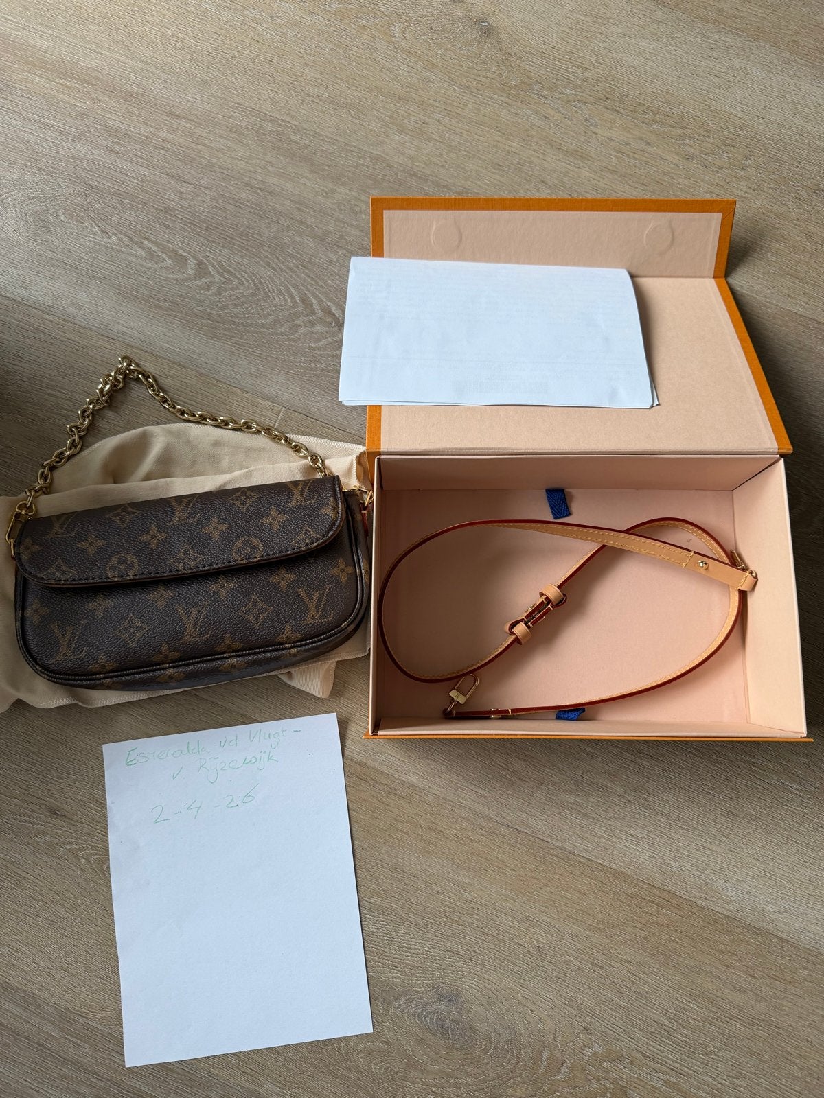Louis Vuitton Pochette Accessoires Monogram, Ophalen, Zo goed als nieuw, Bruin, Schoudertasje