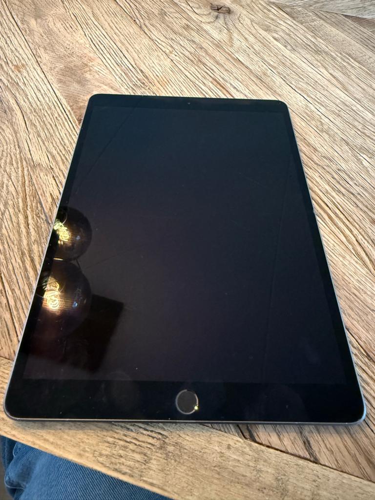 Apple iPad Air 3 (3e gen)– 64GB – Space Grey – Werkt perfect, Computers en Software, Ophalen, Gebruikt, Apple iPad Air, Wi-Fi