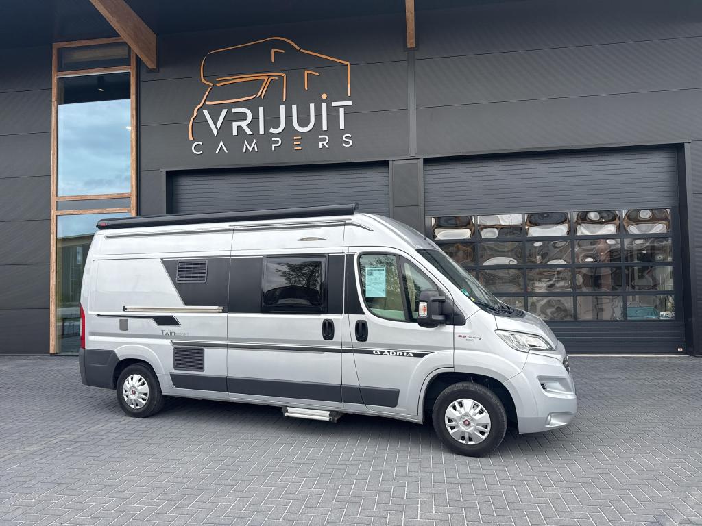 Adria Twin 600 SPT bj2018 Busbiker - Navigatie fiat 130 pk!, Caravans en Kamperen, Campers, Airbags, Bedrijf, Tot en met 3, Adria