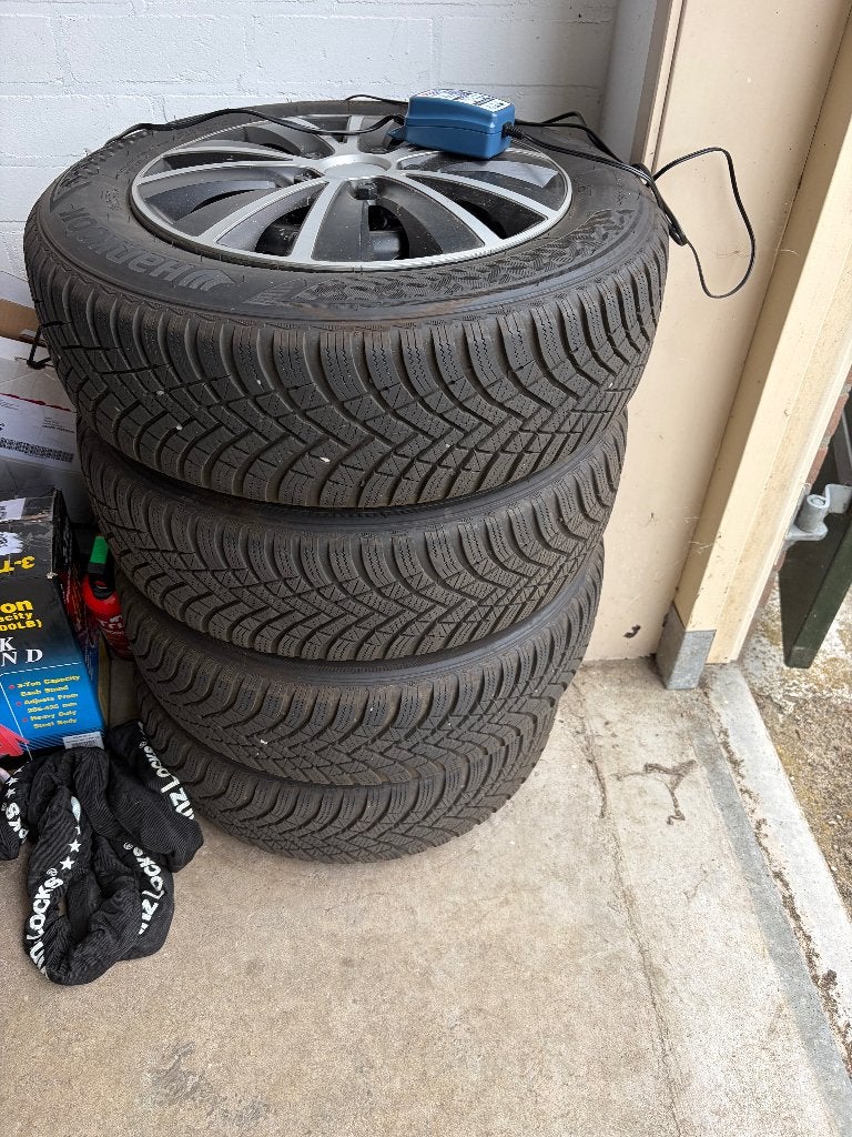 Winterbanden Hankook 185/65 R15 88T op stalen velg, Auto-onderdelen, Banden en Velgen, Banden en Velgen, Winterbanden, 15 inch
