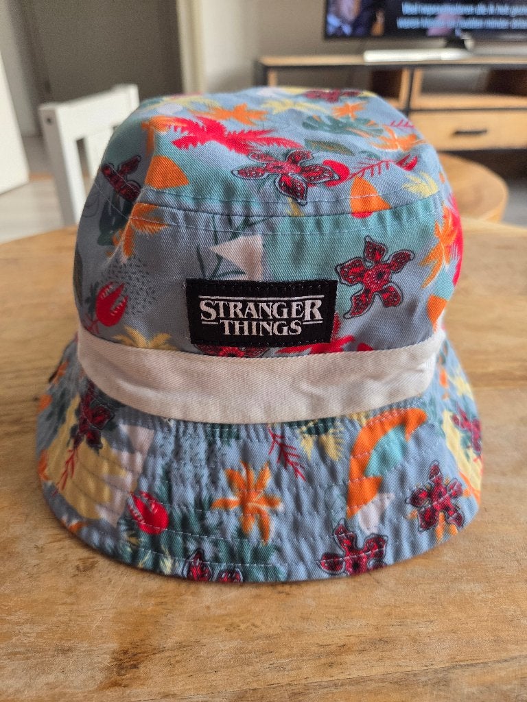 Karl Kani x Stranger Things Reversible Bucket Hat, Karl Kani, Hoed, Zo goed als nieuw, One size fits all