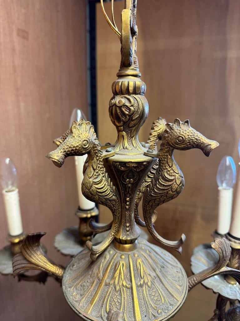 Antieke messing kroonluchter met zeepaardjes en vissen, Antiek en Kunst, Antiek | Lampen, Ophalen