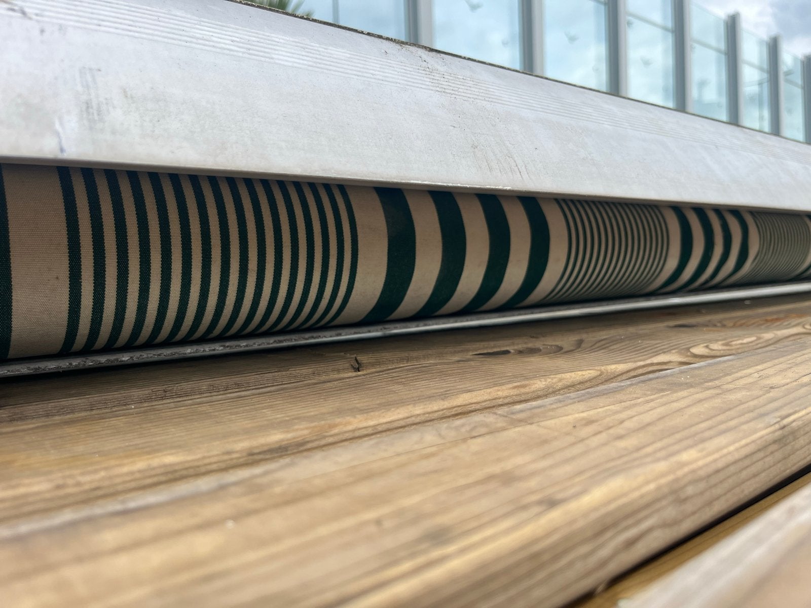Knikarm zonnescherm 460 cm breed, doek niet nieuw, Ohke, Tuin en Terras, Zonneschermen, Ophalen of Verzenden, Gebruikt, 450 cm of meer