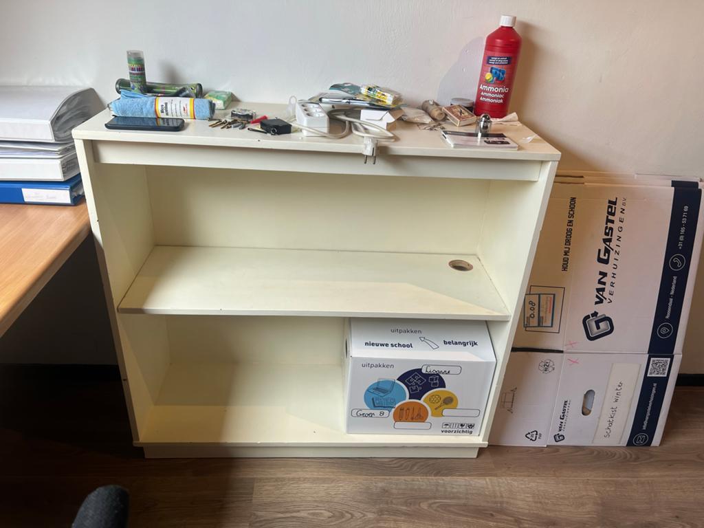 Houten kast op wieltjes - ideaal voor zolder/studentenkamer, Huis en Inrichting, Kasten | Roldeurkasten en Archiefkasten, Ophalen