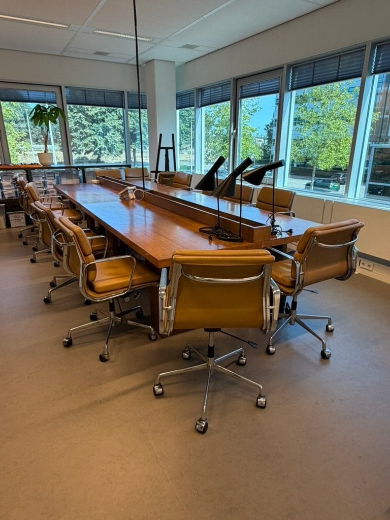 Complete kantoorinrichting Vitra Eames replica bureaustoelen, Huis en Inrichting, Ophalen, Gebruikt, Bruin, Bureaustoel