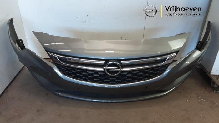 Voorbumper van een Opel Astra (Astra K 15-) (Z41W), Gebruikt, -, -, Opel