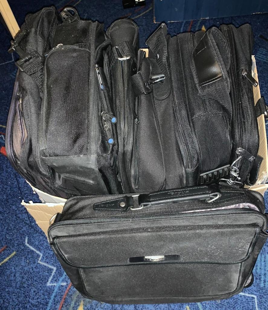 Partij van 12+ laptoptassen diverse merken, Computers en Software, Laptoptassen, Ophalen, Gebruikt, 15 inch, Aktetas
