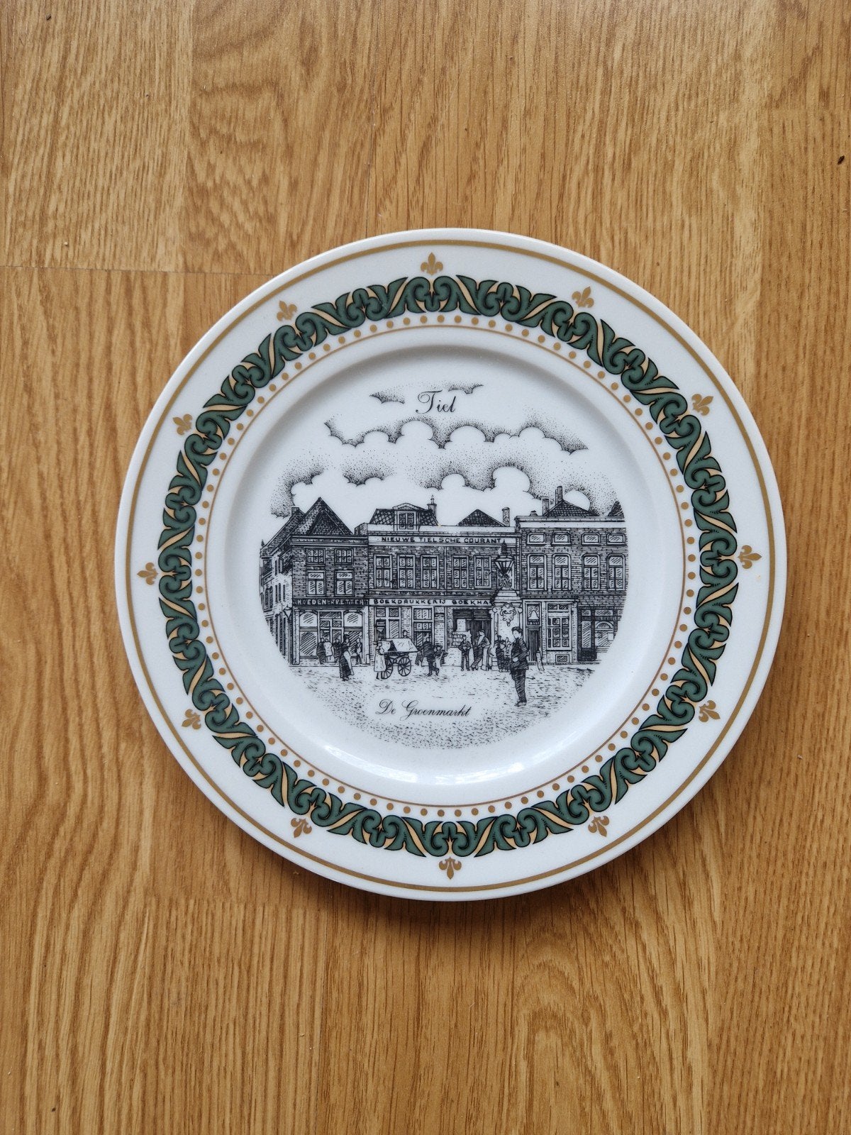 Twee decoratieve borden met stadsgezichten van Tiel, Ophalen of Verzenden