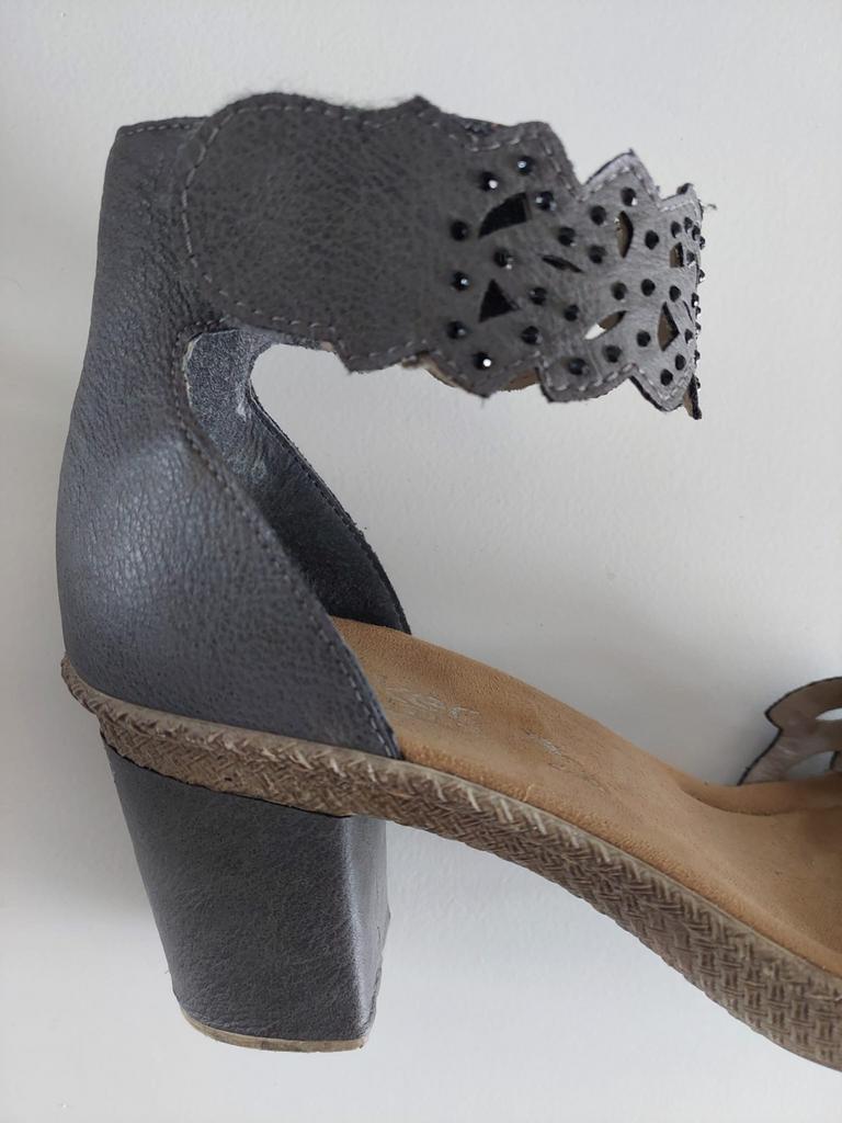 Rieker damesschoenen, Ophalen of Verzenden, Zo goed als nieuw, Grijs, Sandalen of Muiltjes