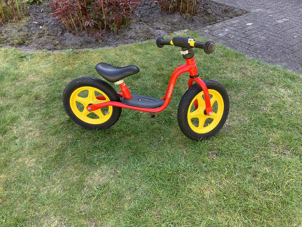 Puky loopfiets rood izgst op 12 inch luchtbanden, Ophalen, Gebruikt, Loopfiets